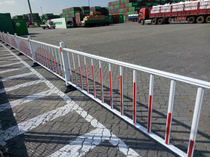 道路护栏生产厂家对某防撞护栏各方面的优化设计