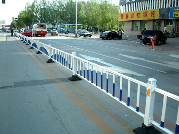 道路护栏放线定位的施工