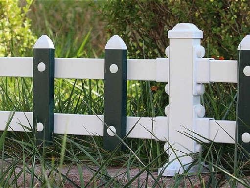 草坪护栏厂家谈一谈草坪护栏优点及其安装